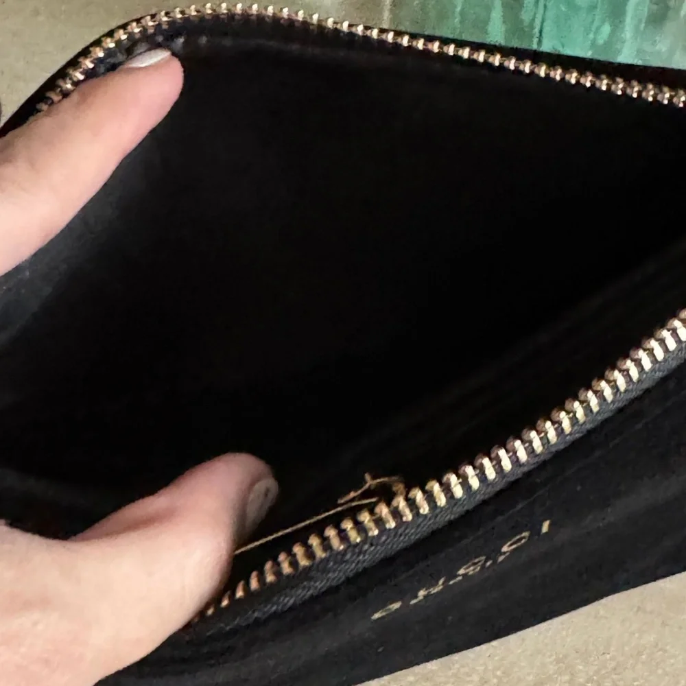 Gucci Beauty GWP Converted Pouch - Picture 11 of 13